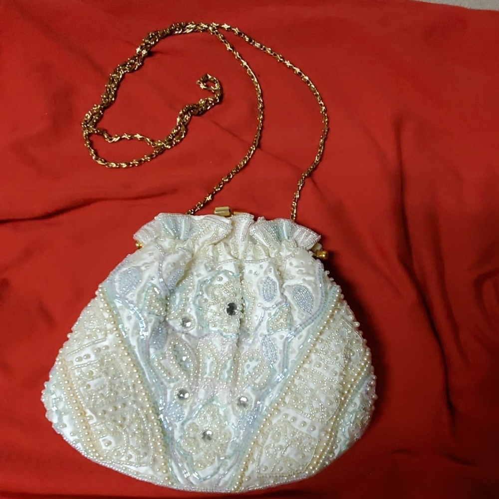 Beaded clutch
